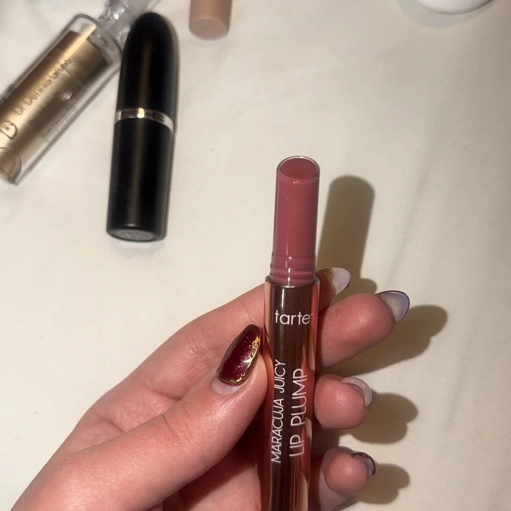 LIP BUNDLE💋 - Picture 3 of 15